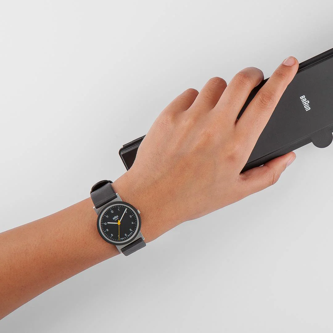 AW10 Braun classic watch - black dial and black leather strap - Image 9